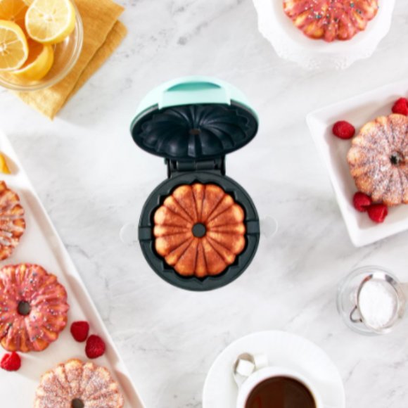 Dash Mini Bundt Maker Black Brand New in Box - Picture 5 of 8